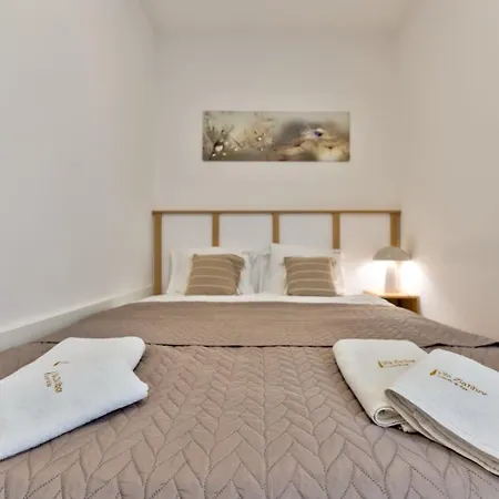& 27 Apartment *